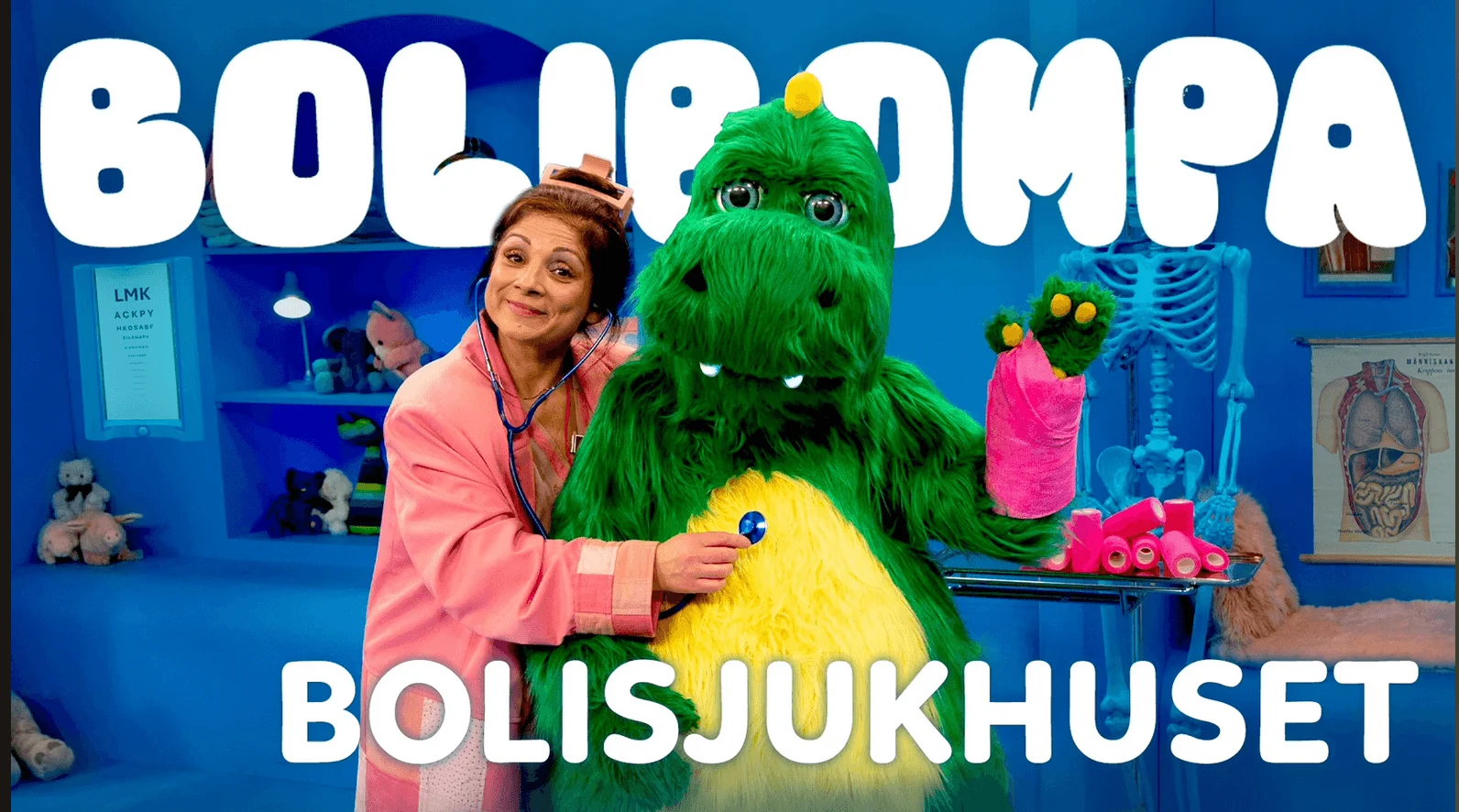 Draken och Doktor Kort-I-Rocken tittar in i kameran och ser glada ut.